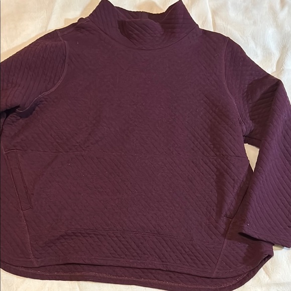 💕3/$15💕 Plum Quilted Pullover - Picture 1 of 1